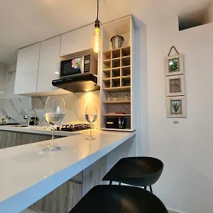 Lujoso En Excelente Ubicacion Con Aire Acondicionado Cali